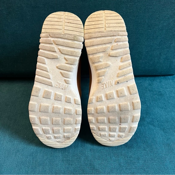 Nike Air Max Thea Mid Boot in Ale Brown - Picture 9 of 9